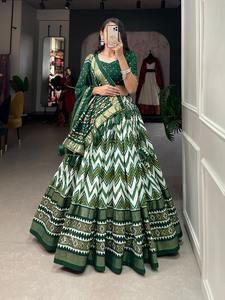 Lehenga Choli con Dupatta, Especial para Navaratri, Lehenga con Estampado Digital en Lámina, con Gran Vuelo, Últimas Tendencias en Lehenga 2024 - Product Image 3