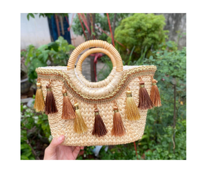 Elegante bolso de jacinto de agua hecho a mano de Vietnam, bolso de mano duradero ecológico, bolso de playa de paja para mujer, declaración de moda de verano - Product Image 1