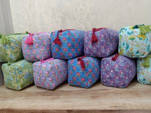 Acolchado 100% algodón Real mano bloque impreso azul Clavel bolsa de cosméticos Conjunto 2 uds cierre de cremallera bolsillos interiores de forro de plástico - Product Image 5