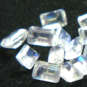 100% naturel bleu feu arc-en-ciel pierre de lune rectangulaire forme octogonale dos plat taille calibrée arc-en-ciel pierre de lune à vendre en vrac OEM - Product Image 2