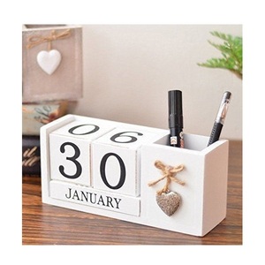 Calendrier de bureau en bois massif de qualité export |   Calendrier de table au design rectangulaire intemporel pour la maison, le bureau et la décoration de boutique - Product Image 5