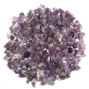 Éclats d'améthyste naturelle roulés pour la guérison par le Reiki, la méditation, l'équilibrage des chakras, les grilles de cristaux - Pierres en vrac - Product Image 1