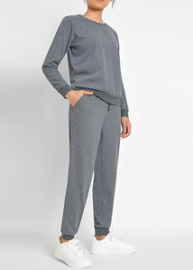 ชุดเสื้อผ้าผู้หญิงสำหรับฤดูใบไม้ร่วงปี 2026 ชุดเซ็ต 2 ชิ้น เสื้อฮู้ดดี้และกางเกงจ็อกเกอร์สำหรับผู้หญิงไซส์พลัส ชุดวอร์มพร้อมโลโก้สั่งทำ - Product Image 3