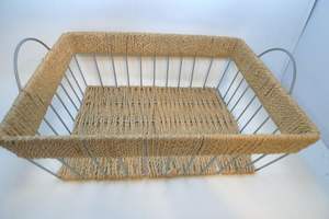 Panier à fruits moderne en fil métallique noir avec base en bois, organisateur décoratif pour le pain et les légumes, pour le comptoir de cuisine - Product Image 2