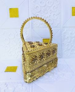 กระเป๋าคลัทช์ไข่มุกทำมือ Fusion Republik บุด้วยผ้าซาติน ปิดด้วยฝาปิด สายสะพายไหล่ ความจุ 1-1.9 ลิตร กระเป๋าออกงานแฟชั่น - Product Image 1