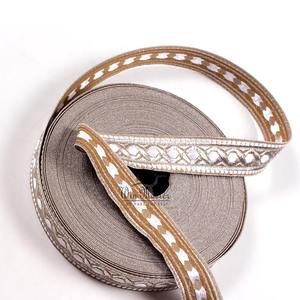 Tela trenzada de lingotes de oro de encaje de trenzas francesas de demanda personalizada de alta calidad en trenzas uniformes de oro y plata por venta completa - Product Image 4