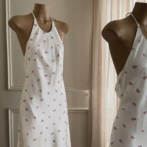 Robe longue blanche en maille florale à col licou et dos nu, taille ajustée, pour femme, idéale pour l'été (OEM/ODM) - Product Image 2
