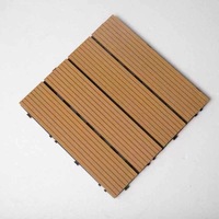 Vente en gros de carreaux de terrasse en WPC classiques et modernes, étanches à l'humidité pour terrasse en teck pour patio extérieur, bricolage en relief
