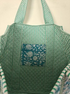 Grand sac fourre-tout matelassé en coton indien pour femmes fermeture ouverte style patchwork pour les achats quotidiens et les voyages disponible en rouge - Product Image 5