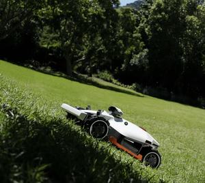 MAMMOTIONS EU, el Robot Cortacésped Luba 2 AWD de 24V con Motor y Caja de Cambios, Mini 800 Perimeter, Herramienta de Tendencia con Cable Gratuito en Existencia - Product Image 4