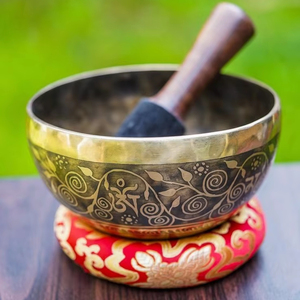 Juego de cuencos para cantar hechos a mano, cuenco de metal con cojín y Mazo, ideal para relajación profunda y conexión espiritual - Product Image 1