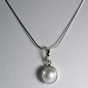 Collier en argent sterling 925 avec perle d'eau douce de la marque Navya Craft, cadeau de Noël, d'anniversaire, de Saint-Valentin pour femme - Product Image 5