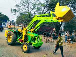 Tractor de granja duradero, máquina agrícola de servicio pesado para arar, sembrar y cosechar al mejor precio al por mayor - Product Image 6