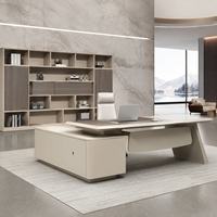 Bureau de direction en forme de L de luxe avec armoire de rangement, pieds sculpturaux, grande table de patron pour bureau de PDG ou directeur