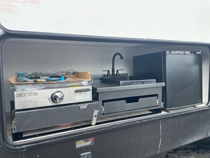 Camping-car motorisé d'occasion 2025 F-o-r-e-s-t R-i-v-e-r P-u-m-a 28BHSS - Product Image 2