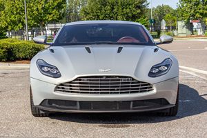Excellent état, Aston Martin DB11 V12 Coupé d'occasion 2018 - Product Image 2
