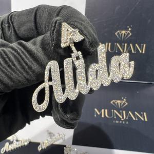 Colgante de Lujo Personalizado con Nombre, Plata S925 Bañada en Oro, Joyería Fina con Diamantes VVS Certificados IGI, Diseño Peace Channel - Product Image 1