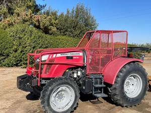 2014 Massey Ferguson 4610 Tracteur agricole 4x4 robuste et fiable avec des composants clés de moteur et de pompe conçus pour les travaux difficiles - Product Image 2