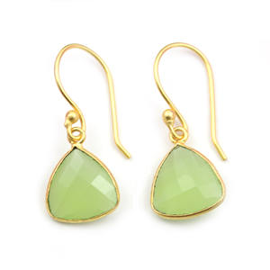 Pendiente de bisel de latón chapado en oro de 24K para mujeres y niñas, nuevo diseño, calcedonia verde, forma de triángulo, última moda, venta al por mayor - Product Image 1