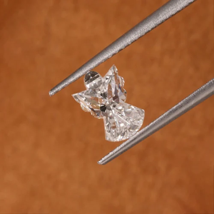 Nouvelle conception Bagues de fiançailles en diamants cultivés en laboratoire en forme d'ange, qualité VS VVS, pierres précieuses éthiques, certifiées IGI, bijoux fins d'Inde - Product Image 1