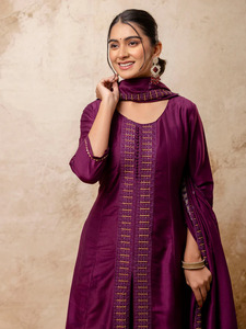 Ensemble Kurta évasé en soie mélangée brodée de luxe pour femmes avec palazzo et dupatta, parfait pour les mariages, pour l'exportation - Product Image 5