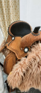 Silla de Montar Inglesa/Estilo Western de Cuero Premium Hecha a Mano, Cómoda para Carreras, con Árbol de Madera/Fibra de Vidrio, Personalización Disponible - Product Image 2