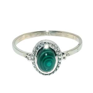 Bague en argent sterling 925 classique fine et ovale avec pierres précieuses en malachite Cadeau parfait pour les mariages, les anniversaires et les fêtes - Product Image 1