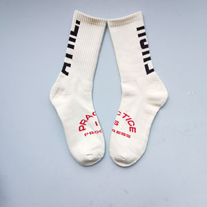 Chaussettes de sport unisexes en coton biologique avec logo personnalisé Chaussettes d'hiver de hauteur d'équipage de créateur avec une quantité minimale de commande - Product Image 4