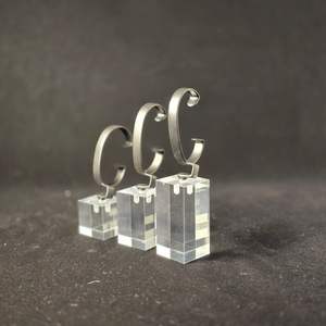 2025ชั้นวางเสื้อผ้าอิสระอะคริลิคแบบปรับแต่งได้ชั้นวางในร่มแบบคลาสสิก - Product Image 5