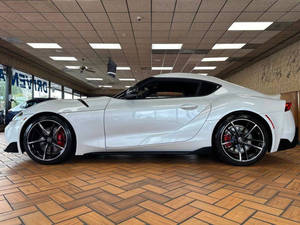 Auto Deportivo Usado 2024 con Tracción en las Cuatro Ruedas, Turbo, Caja de Cambios Automática Suave, Interior Deportivo, Control de Crucero Avanzado, Suministrado desde Japón - Product Image 2