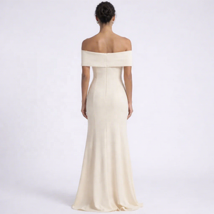 Abito da sera minimalista <span class=keywords><strong>in</strong></span> crêpe color crema con spalle scoperte e spacco alto, <span class=keywords><strong>vestito</strong></span> lungo aderente per invitati a matrimoni - Collezione 2026 - Product Image 3