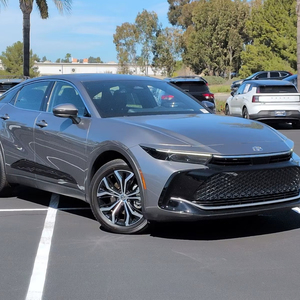 รถยนต์มือสองปี 2023 รุ่น Crown XLE พร้อมสมรรถนะเครื่องยนต์ที่ยอดเยี่ยมและที่นั่งที่สะดวกสบาย - Product Image 1