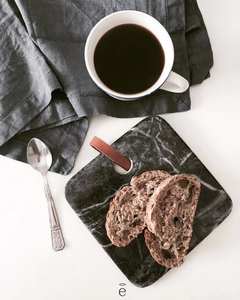 Planche à découper en bois et marbre de haute qualité avec poignée en cuir pour couper le fromage - Product Image 4