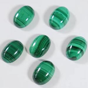 Cabochons de forme ovale lisse en malachite naturelle 6x8mm perles de malachite en vrac pour la fabrication de bijoux à partir de grossiste indien - Product Image 2