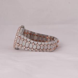 Montre à réglage de diamant Moissanite de style luxueux à deux tons Fonction de date Mouvement à quartz glacé Hip Hop pour hommes et femmes - Product Image 3