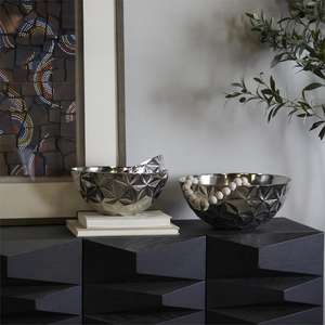 Ensemble de 3 bols décoratifs en aluminium argenté facetté de 14\", 12\" et 10\" de diamètre, design moderne, assiettes rondes pour les fêtes - Product Image 2