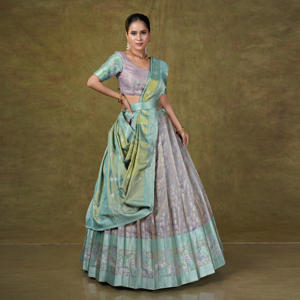 ชุดเลเฮนกาผ้าไหมบานาราซีที่ได้แรงบันดาลใจจากมรดก พร้อมการทอแบบรอยัลแฮนด์ลูม ชุดอินเดียที่สง่างามสำหรับเจ้าสาวและการแต่งกายในงานเทศกาล - Product Image 3