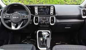 Usado 2024 para Sonet, Volante a la Izquierda, Asientos de Tela con Interior Oscuro, Neumáticos R17, Automático Inteligente, Listo para Conducir - Product Image 4