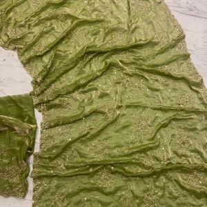 Sari de Diseño Premium con Elegantes Adornos de Cutdana y Lentejuelas, Sari de Satén de Lujo – Hermoso Trabajo de Cutdana - Product Image 2