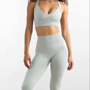 Ensemble de yoga à séchage rapide avec logo imprimé, ensemble de yoga en matériau recyclé, ensemble de sport et d'exercice sans couture avec logo personnalisé surdimensionné - Product Image 1