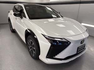 Lexus RZ 450e Premium AWD 2023 avec jantes de 20 pouces - Product Image 2
