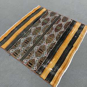 Alfombra Turca Vintage, Alfombra Kilim de 3.9x3.7 pies, Alfombra de Lana con Diseño de Camuflaje Negro Marrón - Product Image 2