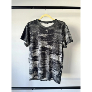 Camiseta de Algodón 100% de Peso Pesado con Logotipo Personalizado del Fabricante, Estampado Gráfico, Cuello Redondo, Corte Regular para Hombre - Product Image 1