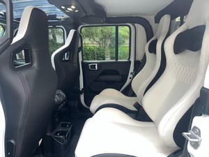 เบสท์บาย 2020 จีอีพี แกลดิเอเตอร์ บีสต์ อิดิชั่น เกียร์อัตโนมัติ เบาะหนัง - Product Image 3