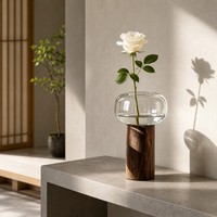 Vase à bulles en verre avec base en noyer, style esthétique minimaliste, pour une seule rose, idéal pour la décoration moderne des halls et des chambres.
