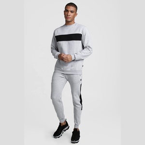 ชุดวิ่งแบบสวมหัวสำหรับผู้ชายชุดออกกำลังกายแบบเรียบใส่สบายสำหรับฤดูใบไม้ร่วง100% ผ้าฝ้ายชุดวอร์มสตรีทแบบกำหนดเอง - Product Image 5