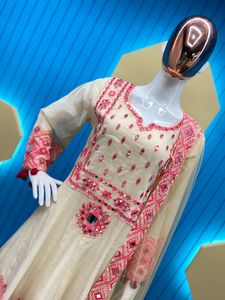 Ensemble Salwar Designer avec Broderies Miroir, Patiyala et Dupatta en Soie Georgette, Tenue de Soirée pour le Festival Navratri pour Femmes - Product Image 4