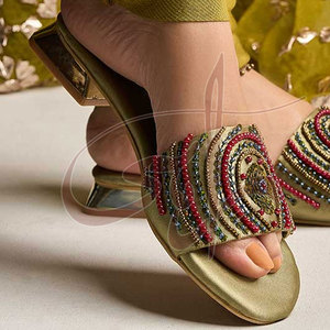 Décorations imprimées en satin, personnalisables (couleur et logo), de haute qualité, antidérapantes, en cuir fait main, tendance mode - Product Image 5