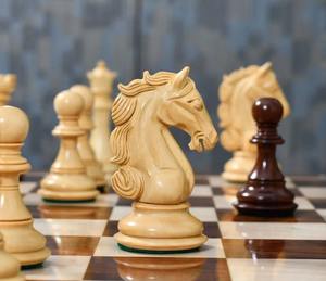Pièces d'échecs professionnelles Staunton à double pondération V2.0 en bois d'Anjan, en bois de buis, roi de 4,5 pouces à prix avantageux - Product Image 1