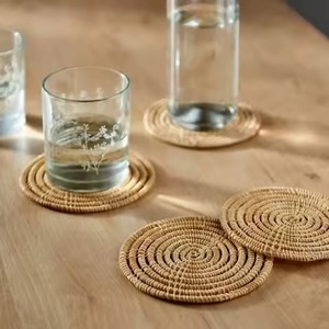 Posavasos de ratán hechos a mano, ideales para el uso diario y arreglos de mesa decorativos en el hogar - Product Image 2
